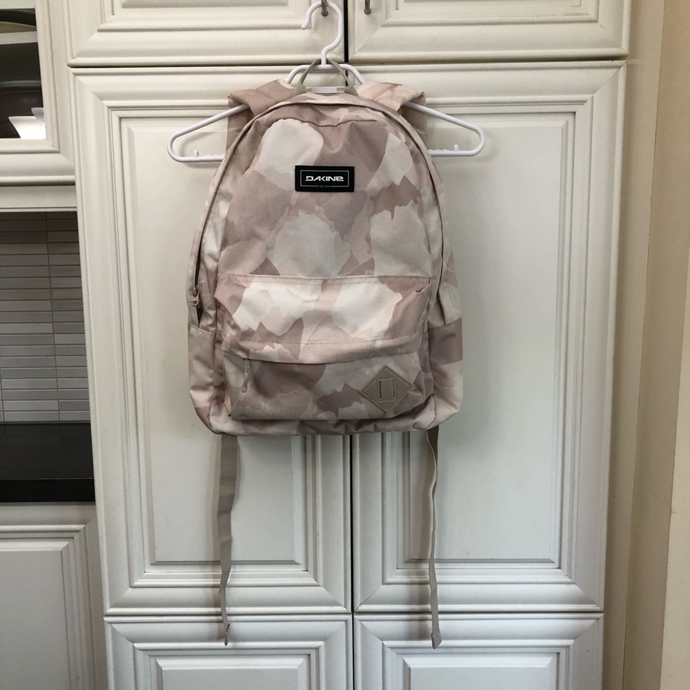 Dakine 365 Pack 21L Backpack in a Sand Quartz camouflage print